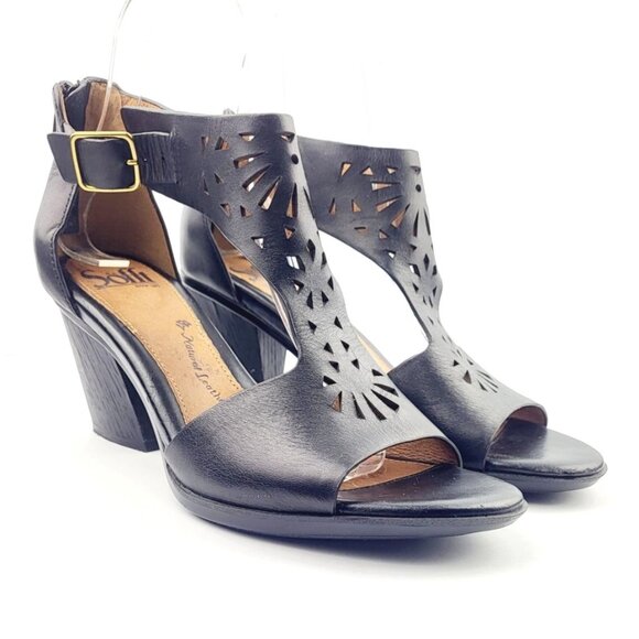 Sofft Stencil Cut T-Strap Heeled Sandals -‎ Size 7.5 - Picture 1 of 7